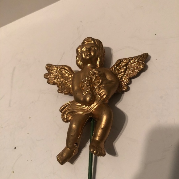 8 vintage plastic gold cherubs with removable sticks for your crafting needs. - Picture 5 of 8